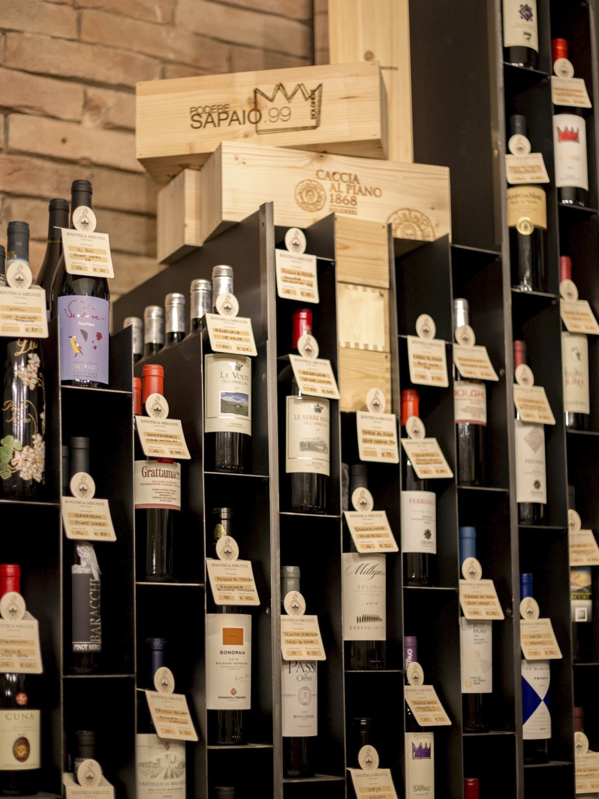 Wine Shop in Cortona Enoteca Meucci, Riccio